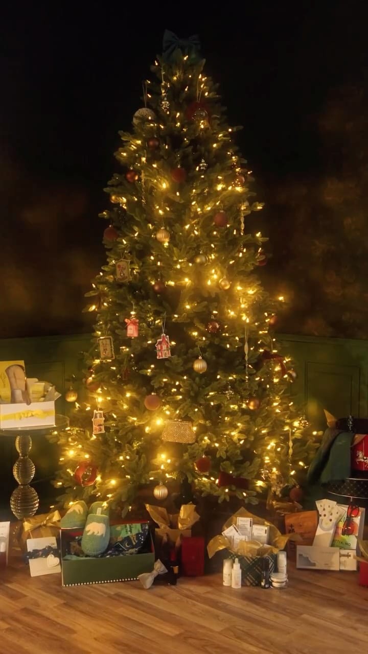 Post 10 by Yorkville Village on Instagram (video)