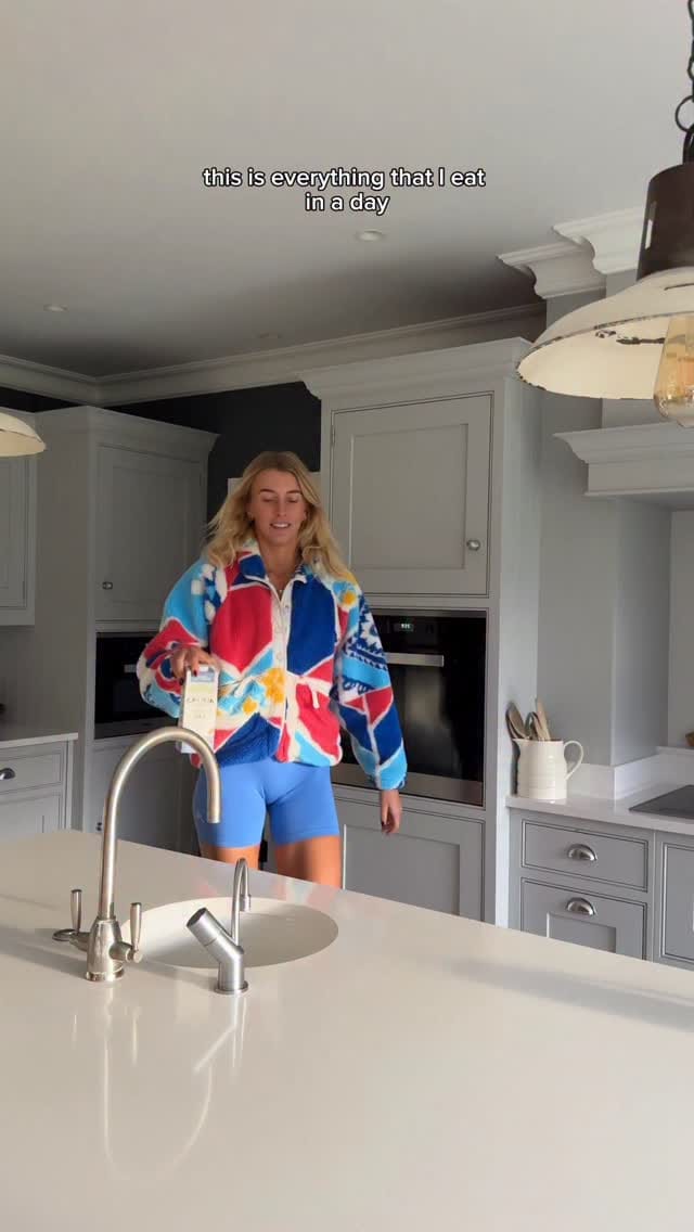 Post 7 by Zanna van Dijk on Instagram (video)