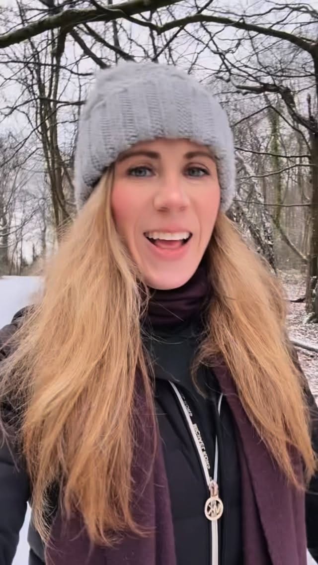 Post 1 by Anna & Kettie on Instagram (video)