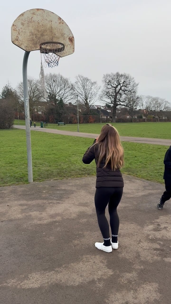 Post 6 by Anna & Kettie on Instagram (video)