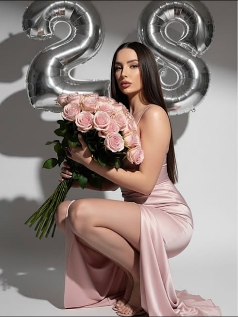 Post 7 by 𝐓 𝐀 𝐋 𝐋 𝐘  𝐀 𝐋 𝐈 𝐘 𝐀 𝐇 on Instagram (carousel)