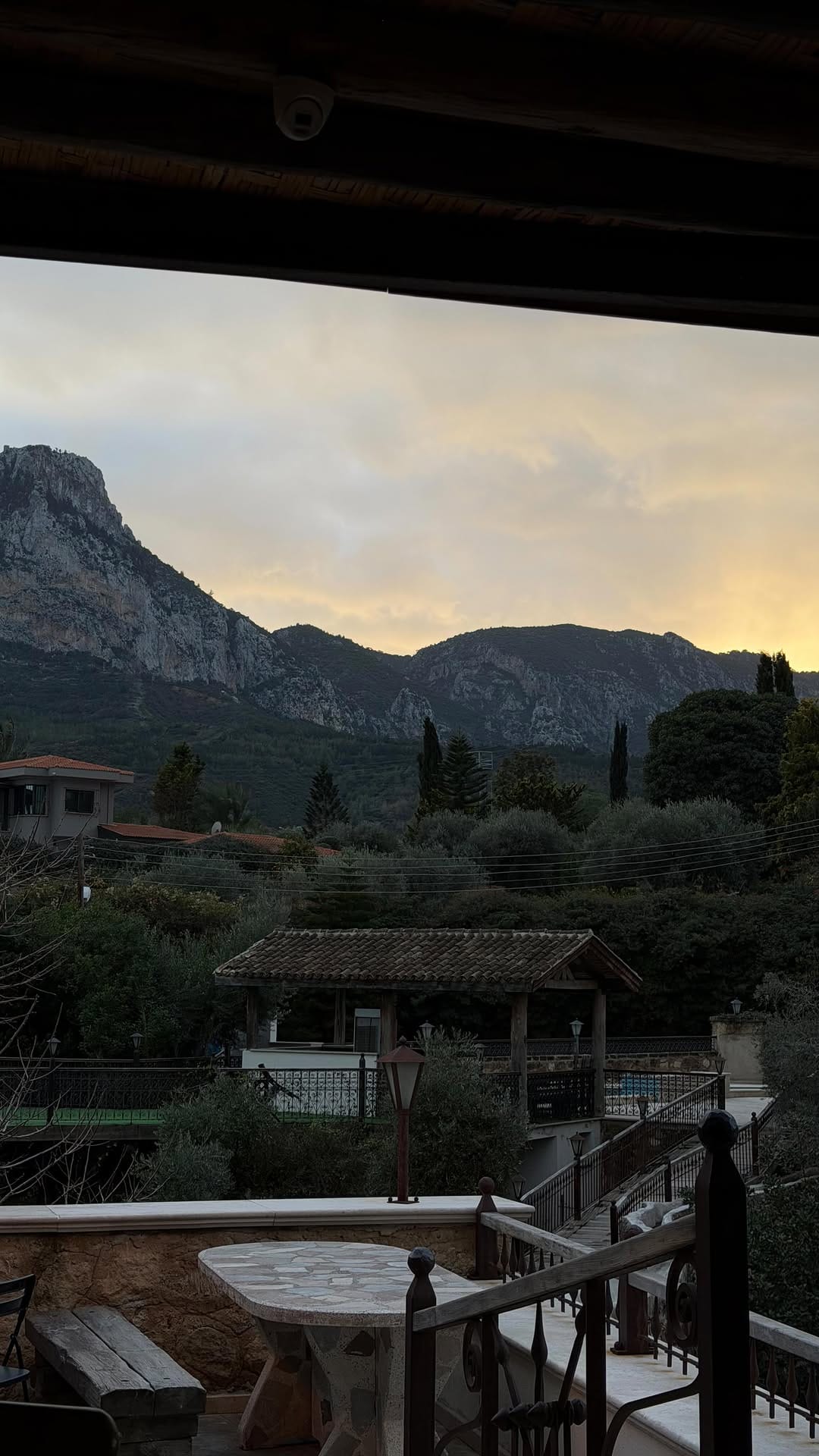Post 4 by özüm deren on Instagram (video)