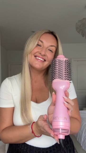 Post 10 by Revlon Hair Tools Canada on Instagram (video)