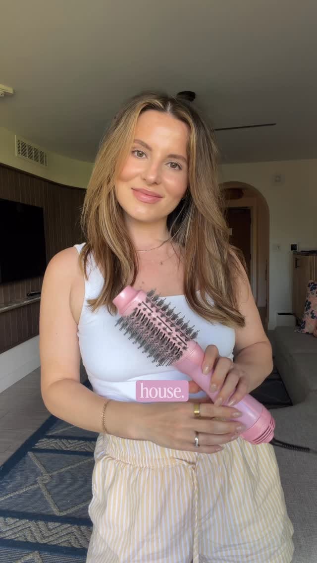 Post 1 by Revlon Hair Tools Canada on Instagram (video)