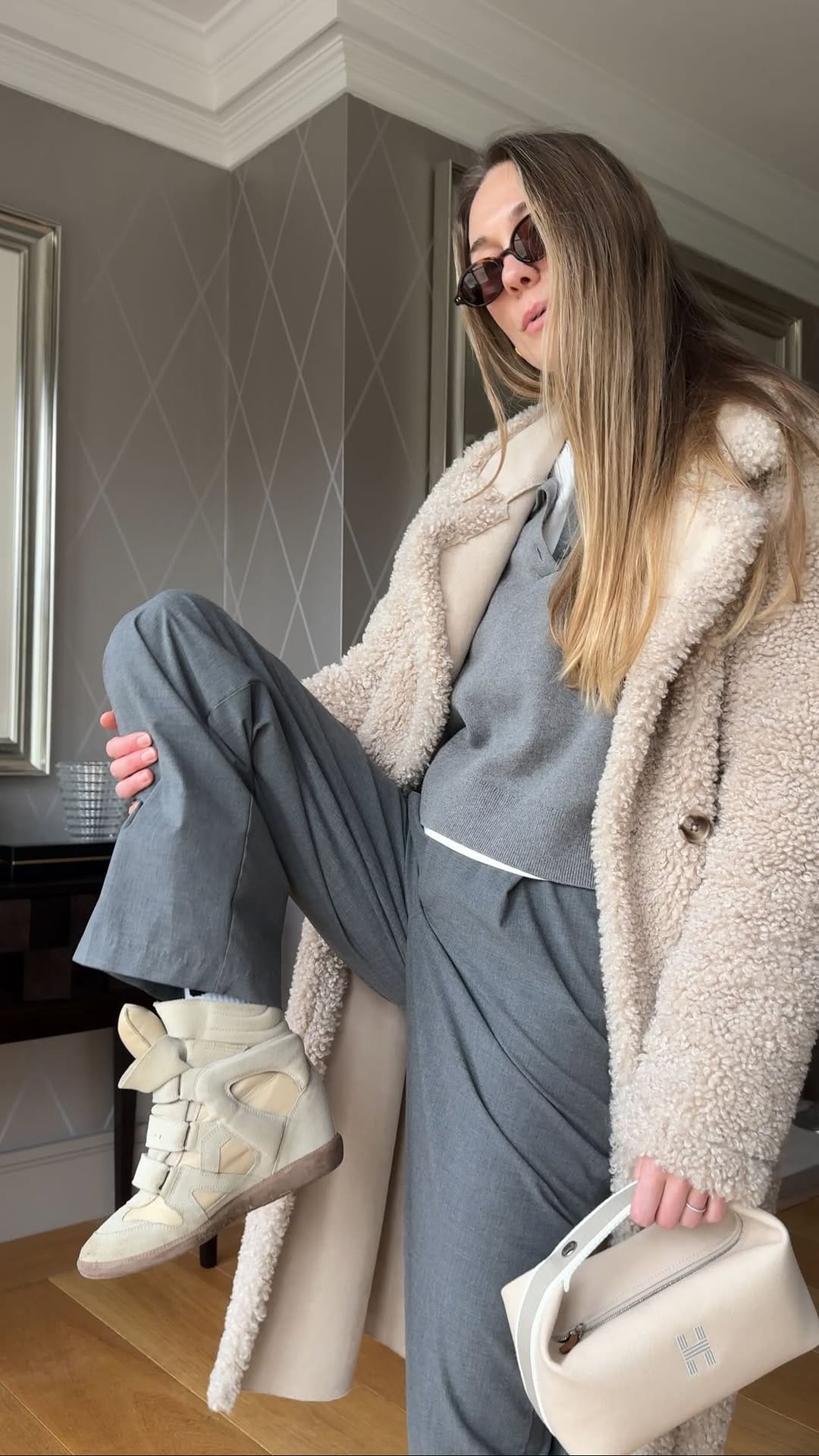 Post 4 by Alisa | Fashion & Lifestyle on Instagram (video)