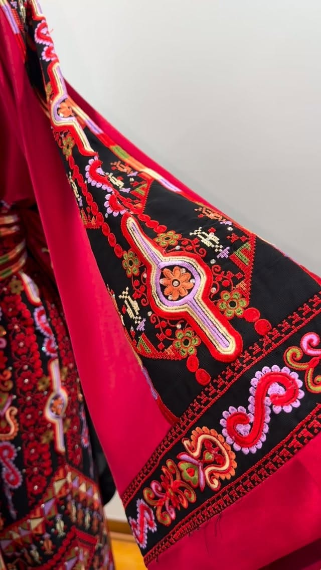 Post 6 by Ola boutique on Instagram (video)