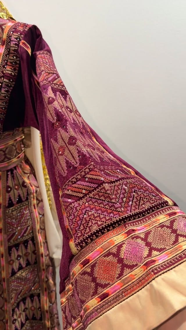 Post 3 by Ola boutique on Instagram (video)