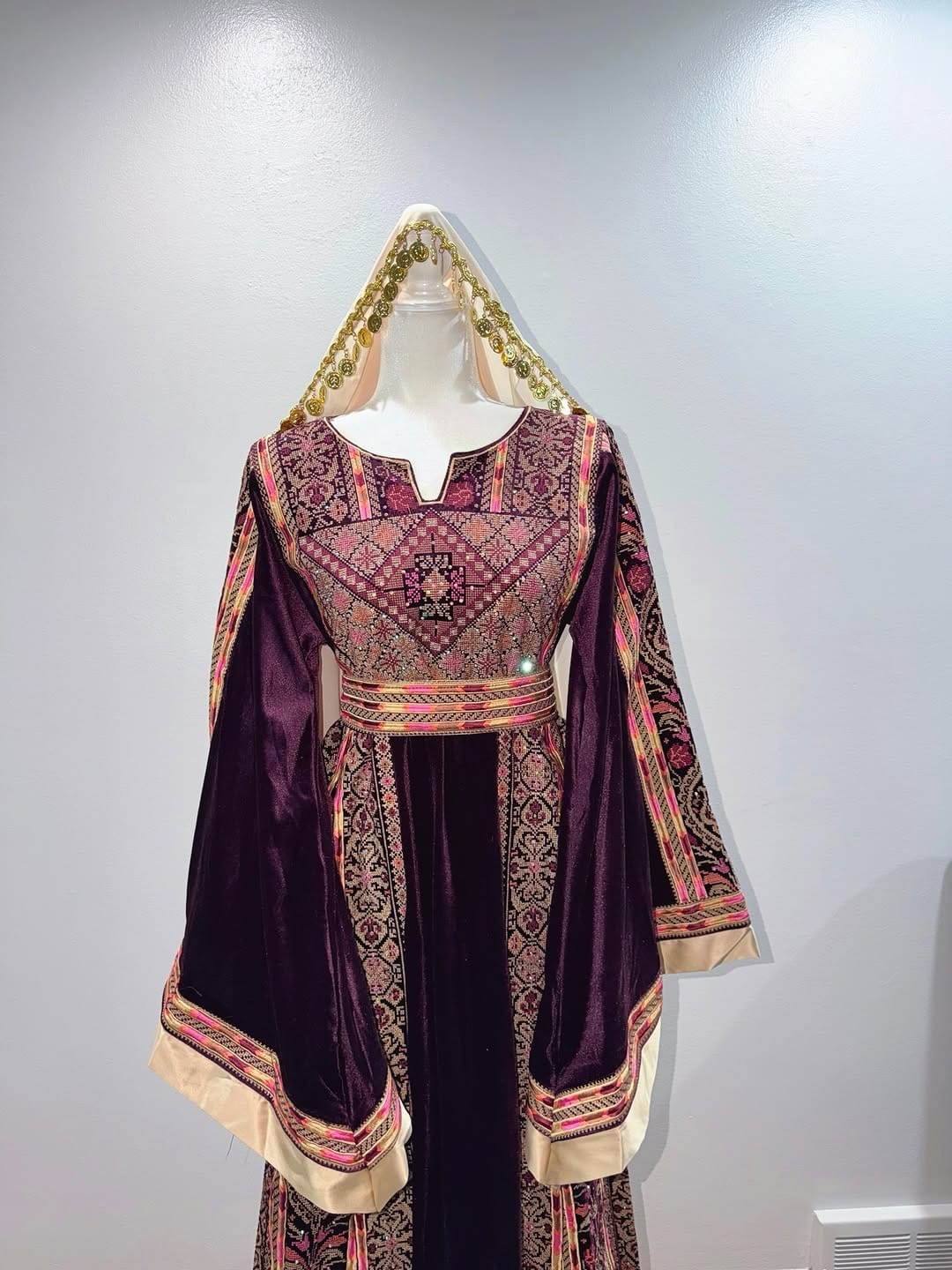 Post 8 by Ola boutique on Instagram (carousel)