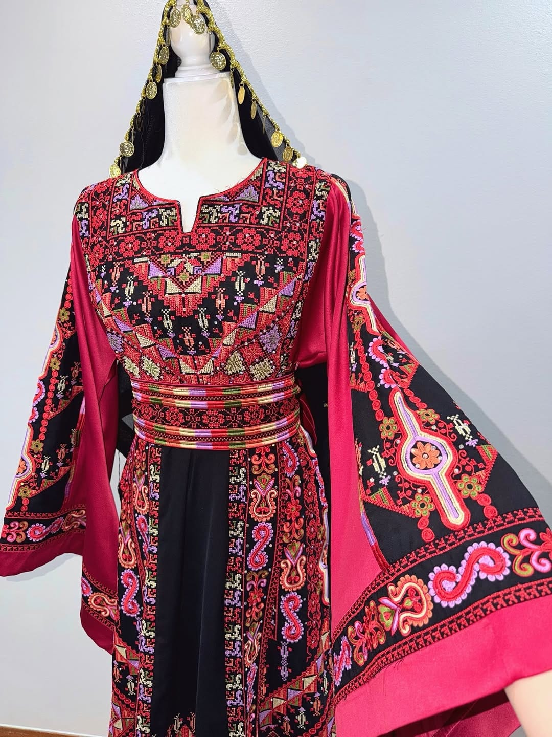 Post 5 by Ola boutique on Instagram (carousel)