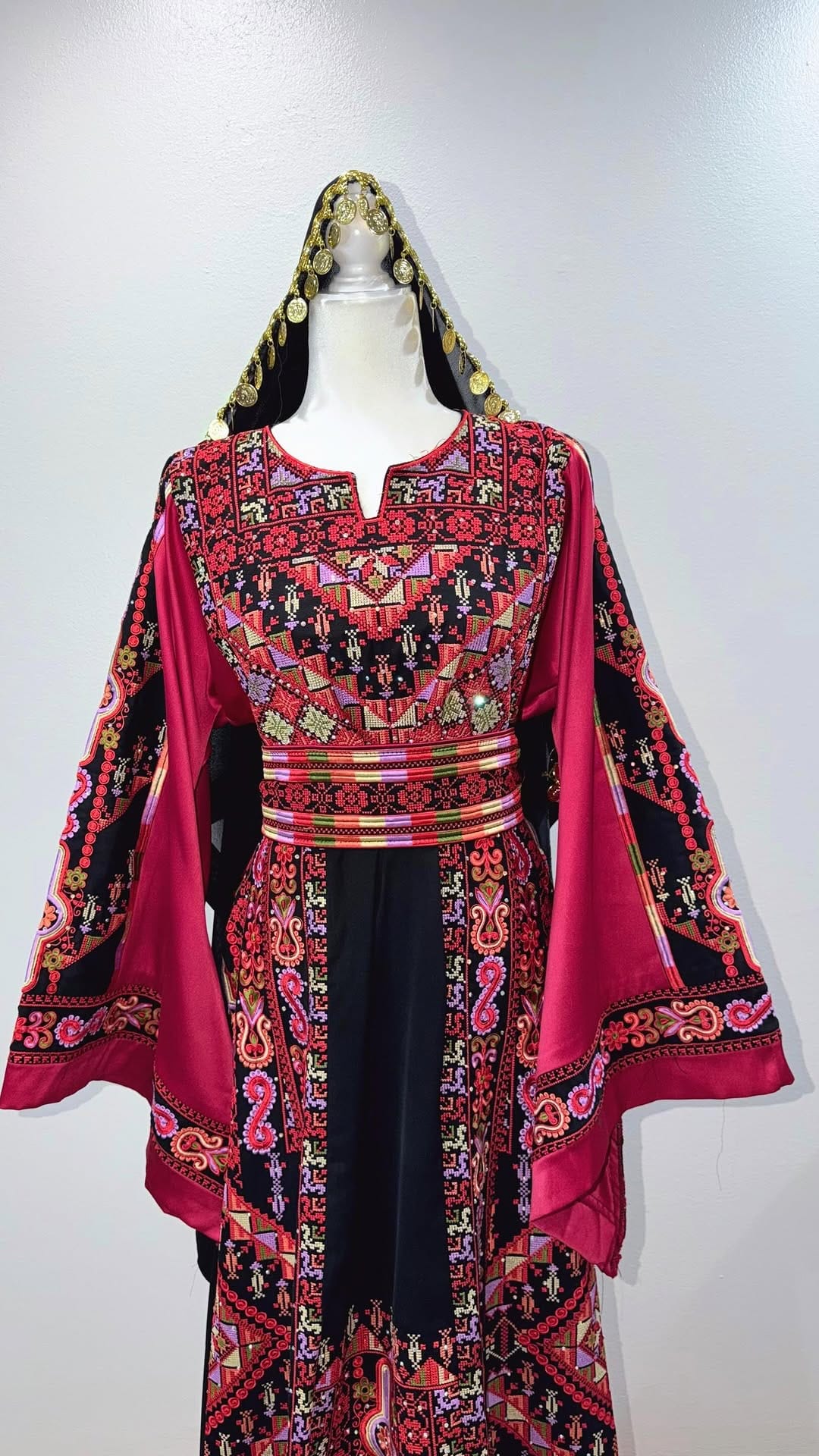 Post 4 by Ola boutique on Instagram (video)