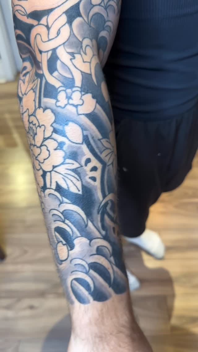 Post 2 by Chris Wellard // Sugoi Tattoo on Instagram (video)