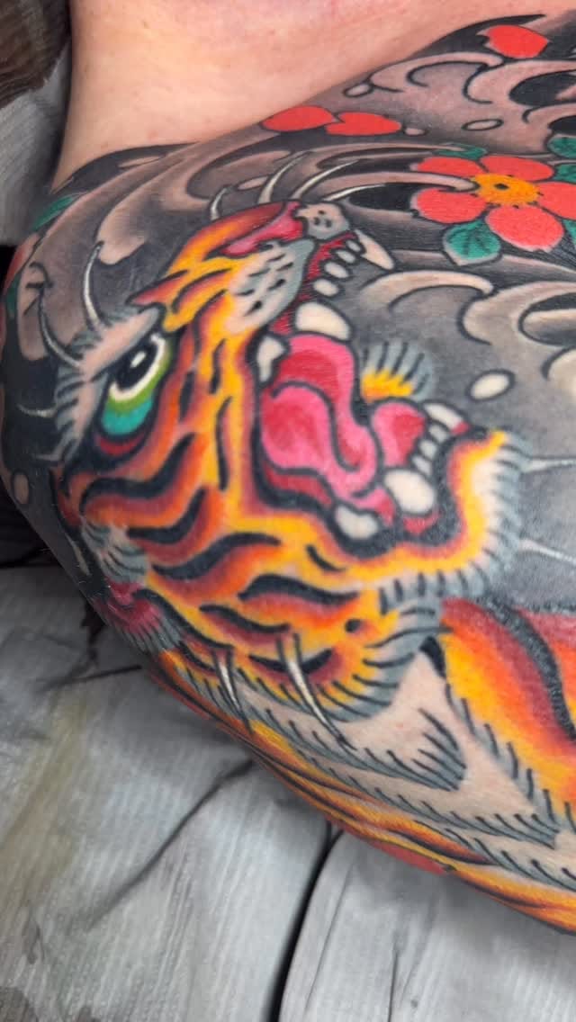 Post 10 by Chris Wellard // Sugoi Tattoo on Instagram (video)