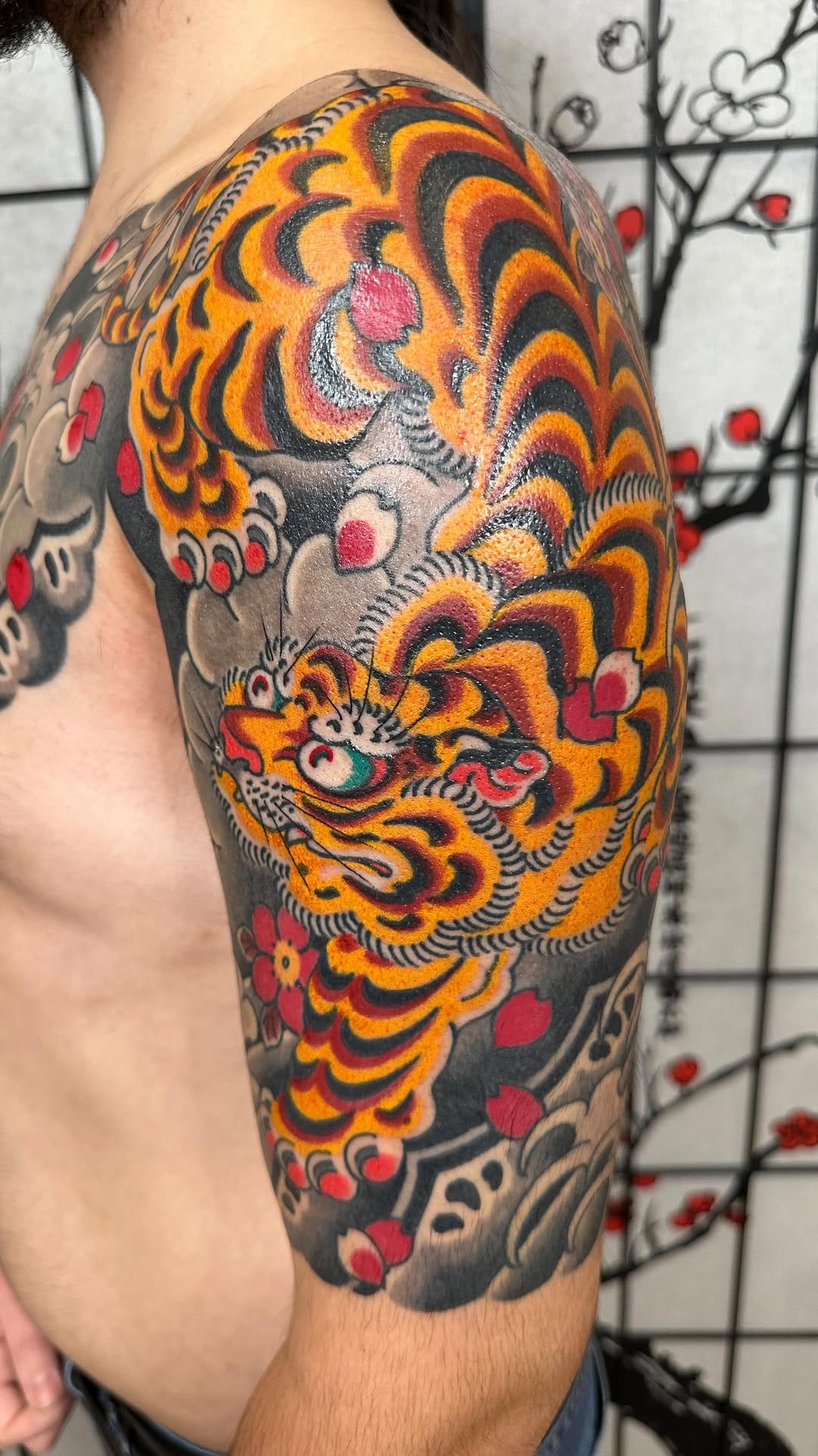 Post 1 by Chris Wellard // Sugoi Tattoo on Instagram (video)