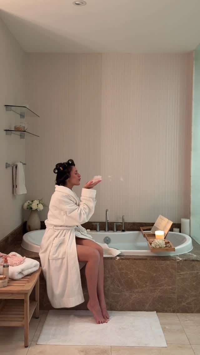 Post 2 by 𝕄𝕒𝕣𝕥𝕚𝕟𝕒💕 on Instagram (video)