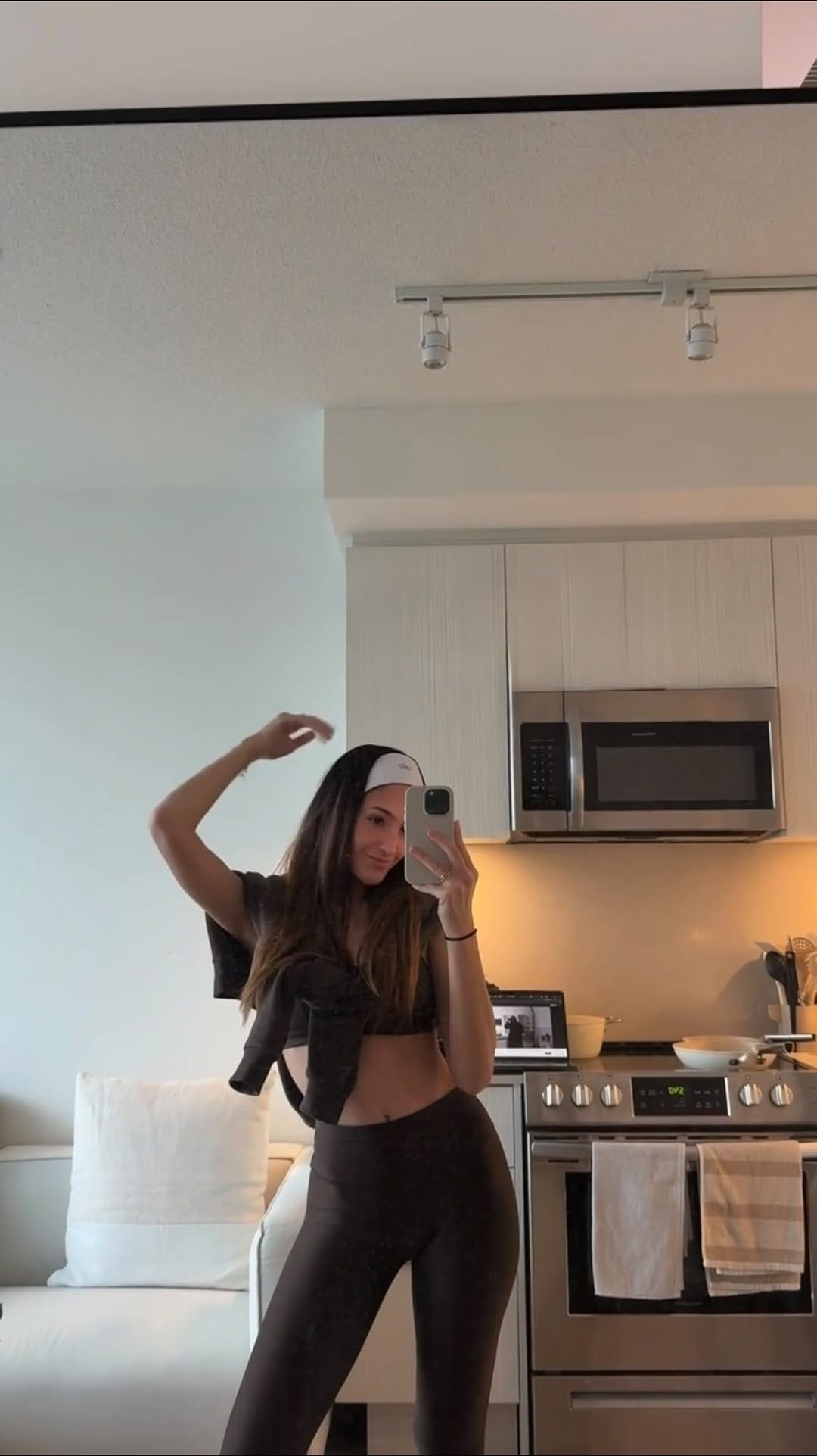 Post 6 by 𝕄𝕒𝕣𝕥𝕚𝕟𝕒💕 on Instagram (video)