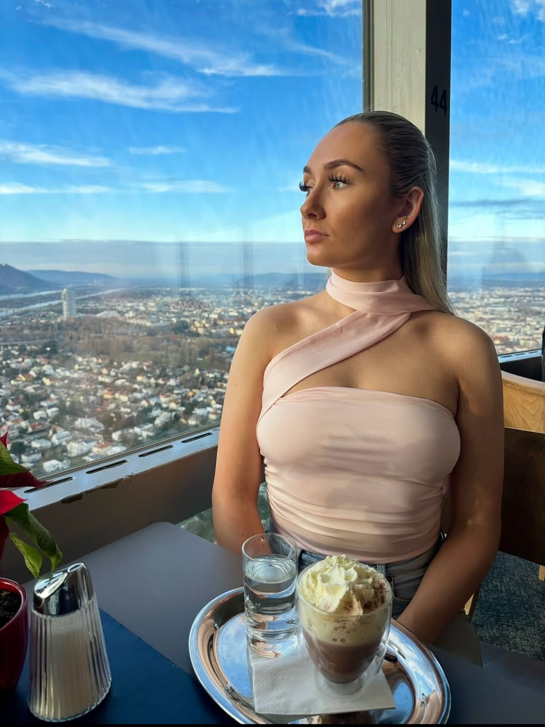 Post 8 by Elle Klark on Instagram (image)