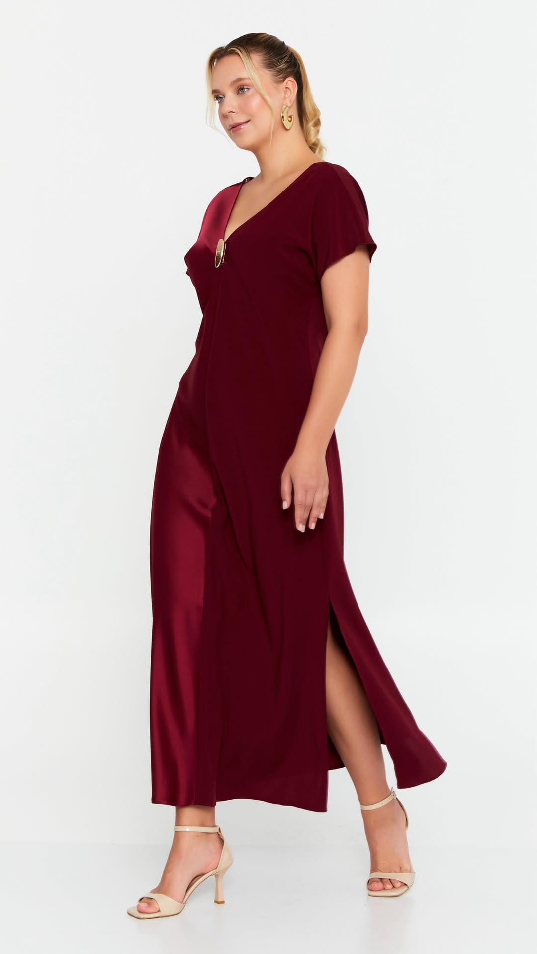 Post 10 by Classy Ready to Wear on Instagram (video)
