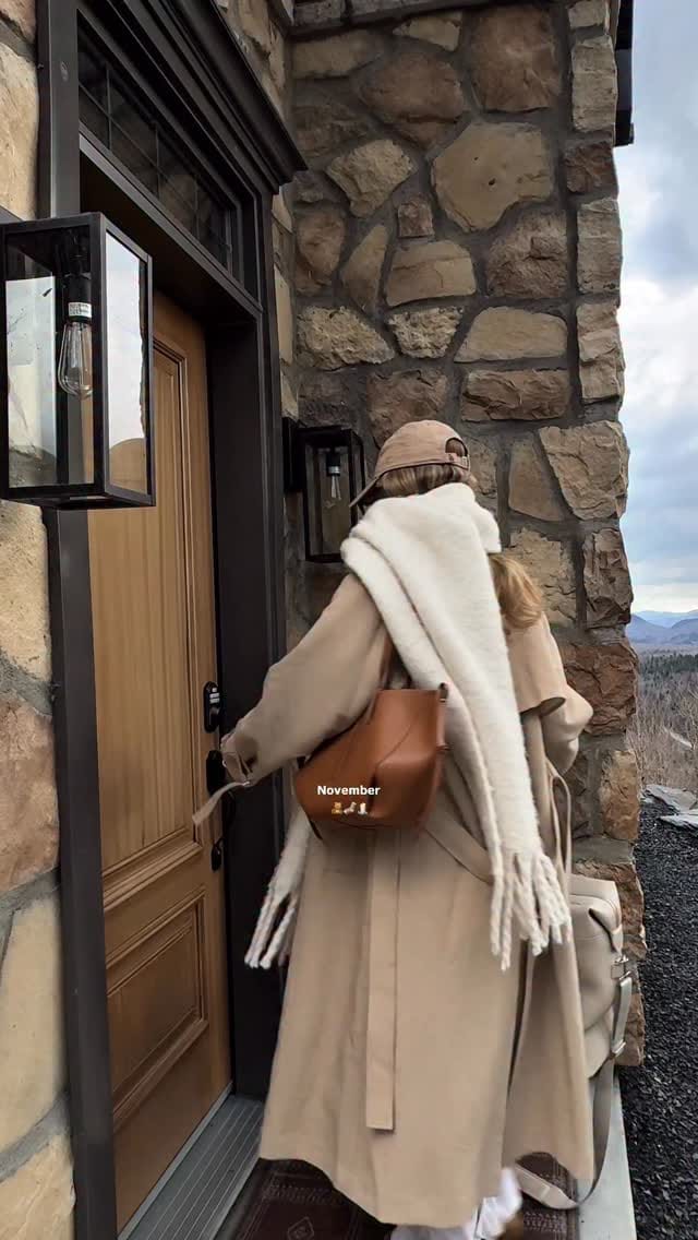 Post 10 by JUSTINE BROUILLETTE on Instagram (video)