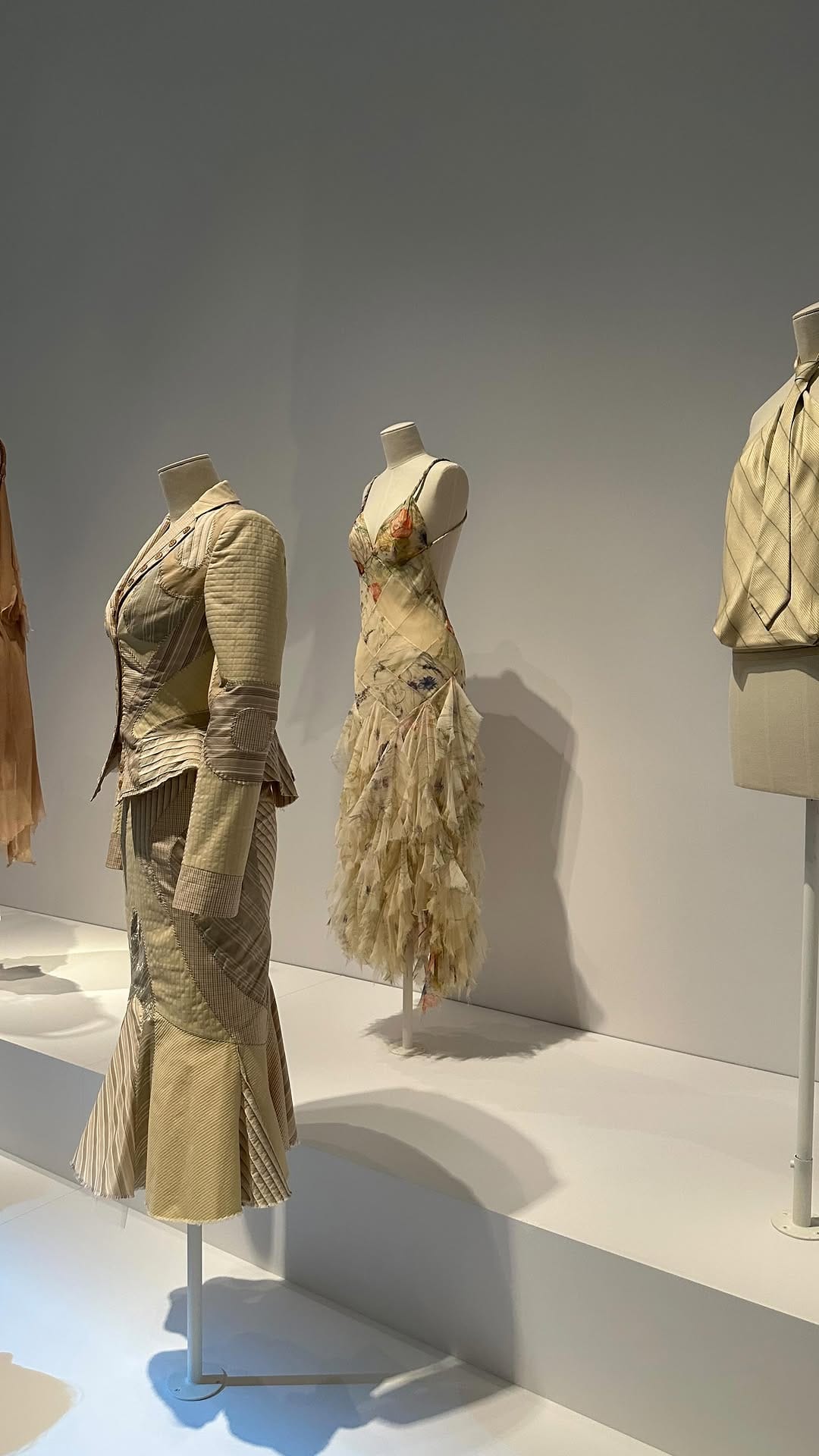 Post 6 by Isidora | design & fashion on Instagram (video)