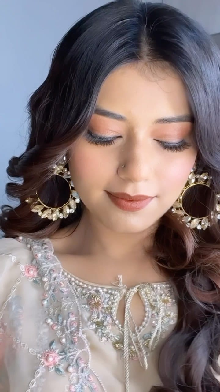Post 1 by Aksa Raza 💄 on Instagram (video)