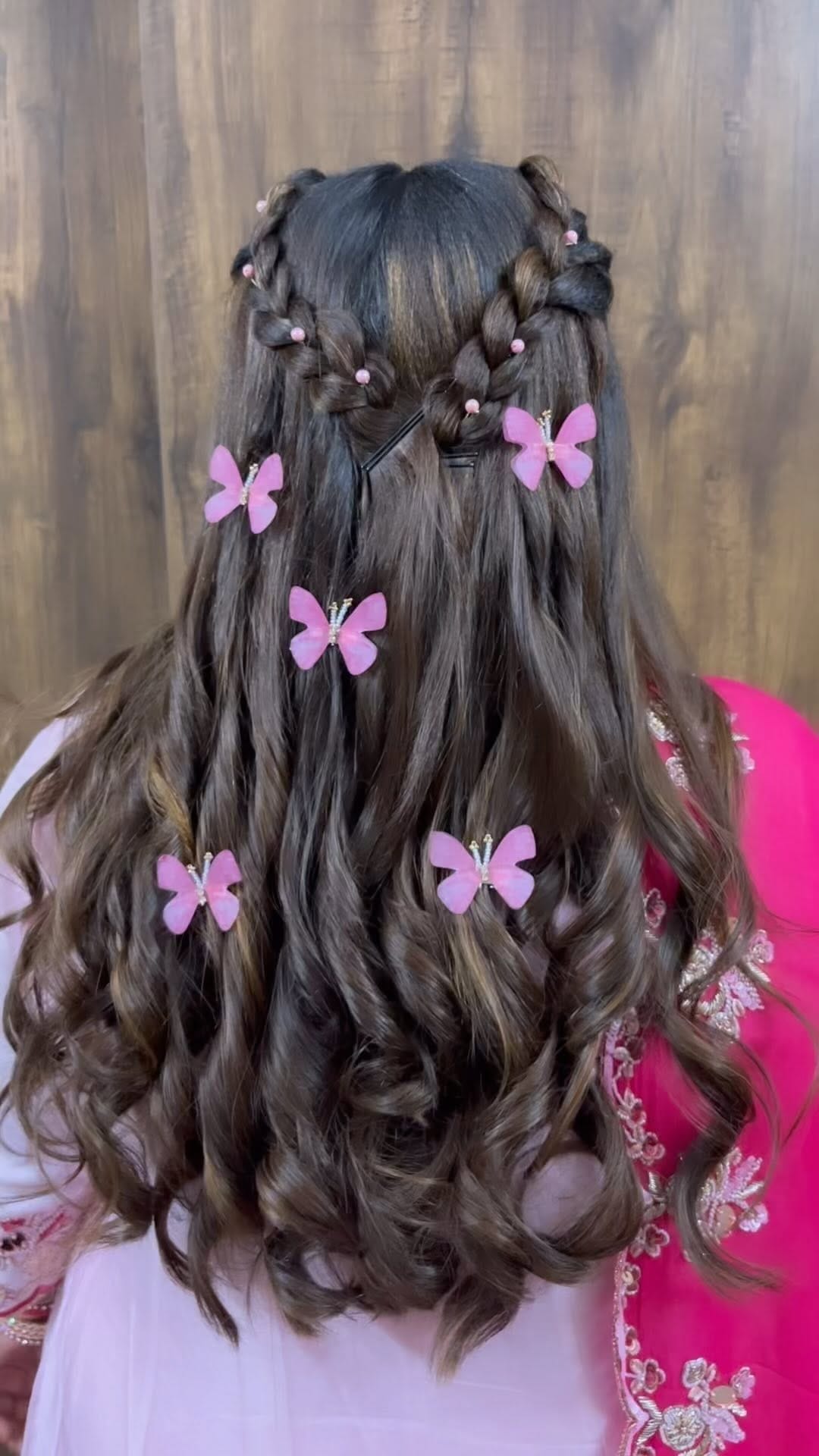 Post 10 by Aksa Raza 💄 on Instagram (video)