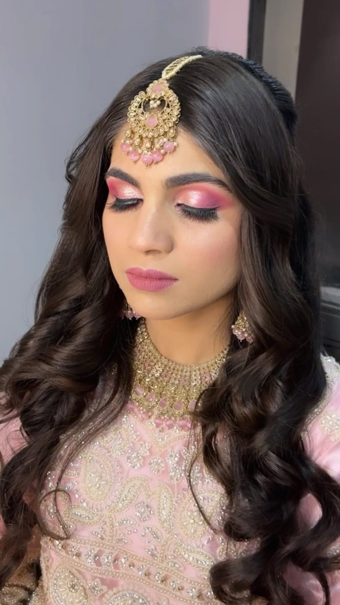 Post 7 by Aksa Raza 💄 on Instagram (video)