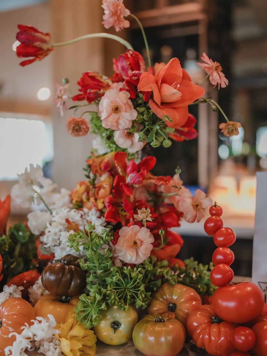 Post 8 by Montreal Fine Art Wedding Florist on Instagram (carousel)