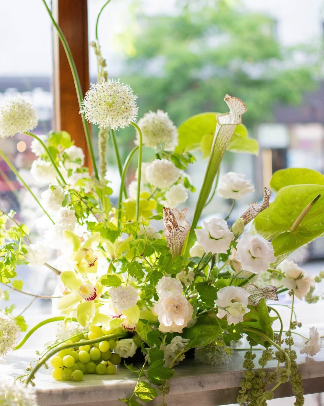 Post 3 by Montreal Fine Art Wedding Florist on Instagram (carousel)