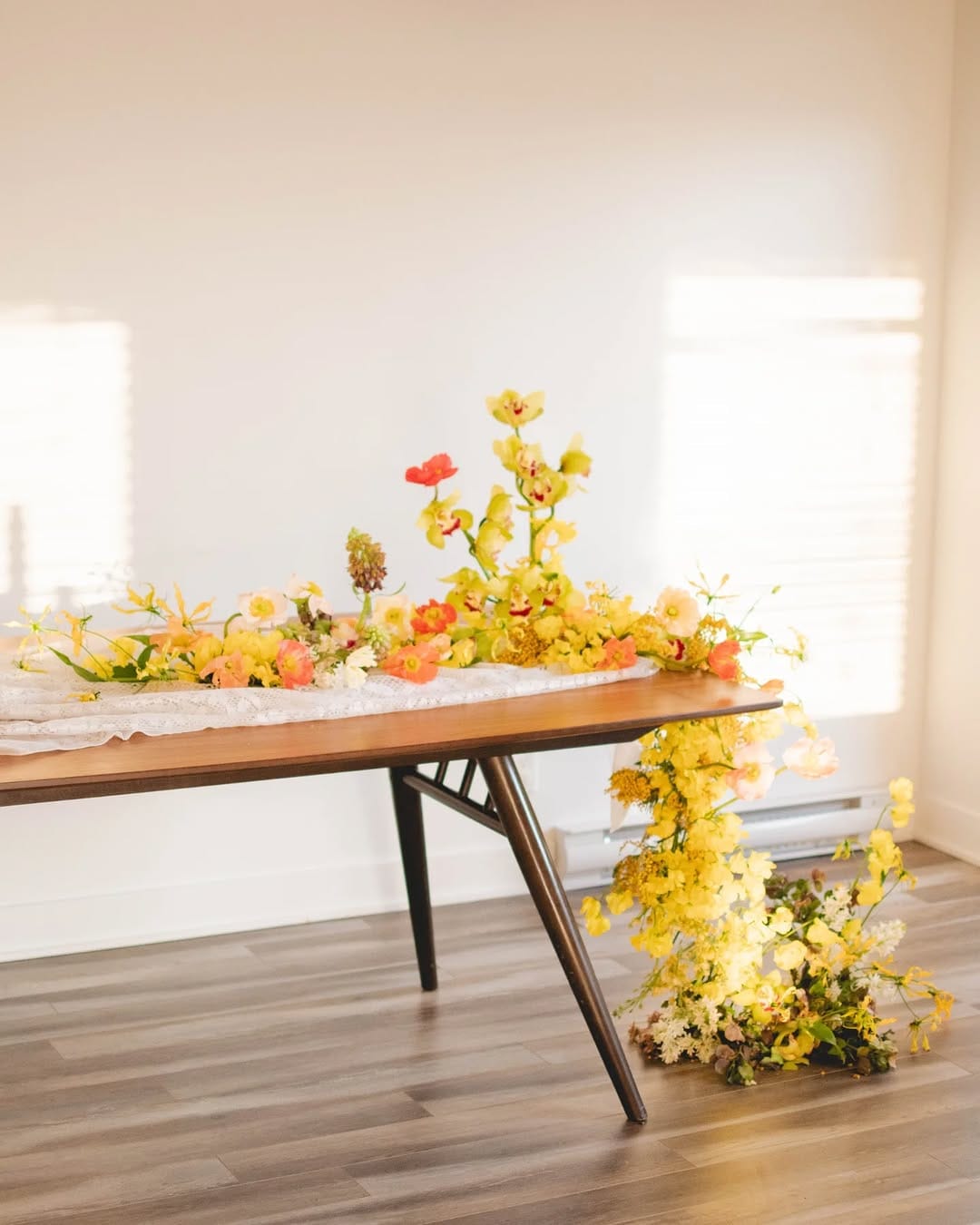Post 2 by Montreal Fine Art Wedding Florist on Instagram (carousel)