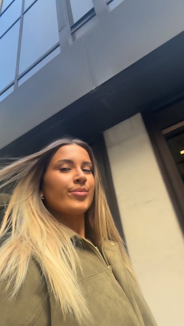 Post 5 by @ella_mfitness on Instagram (video)