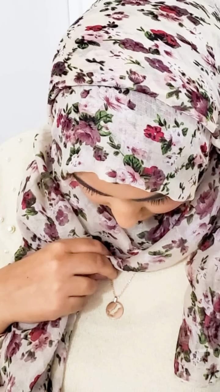 Post 3 by Amina Khan on Instagram (video)