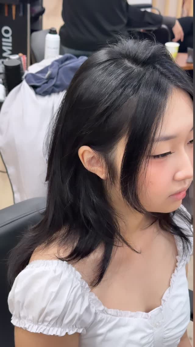 Post 2 by Montreal Beauty Salon IdealNature on Instagram (video)