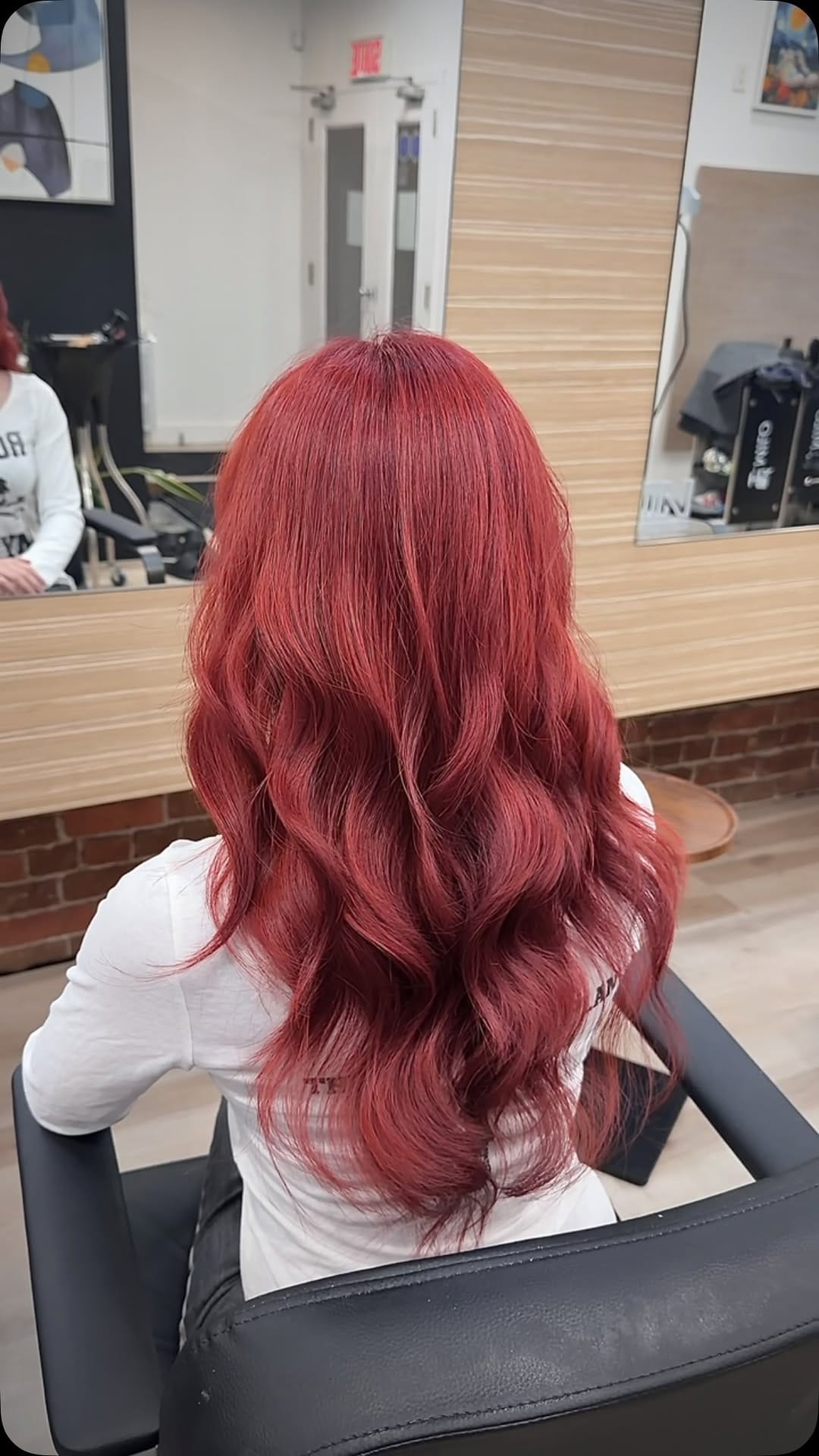 Post 1 by Montreal Beauty Salon IdealNature on Instagram (video)