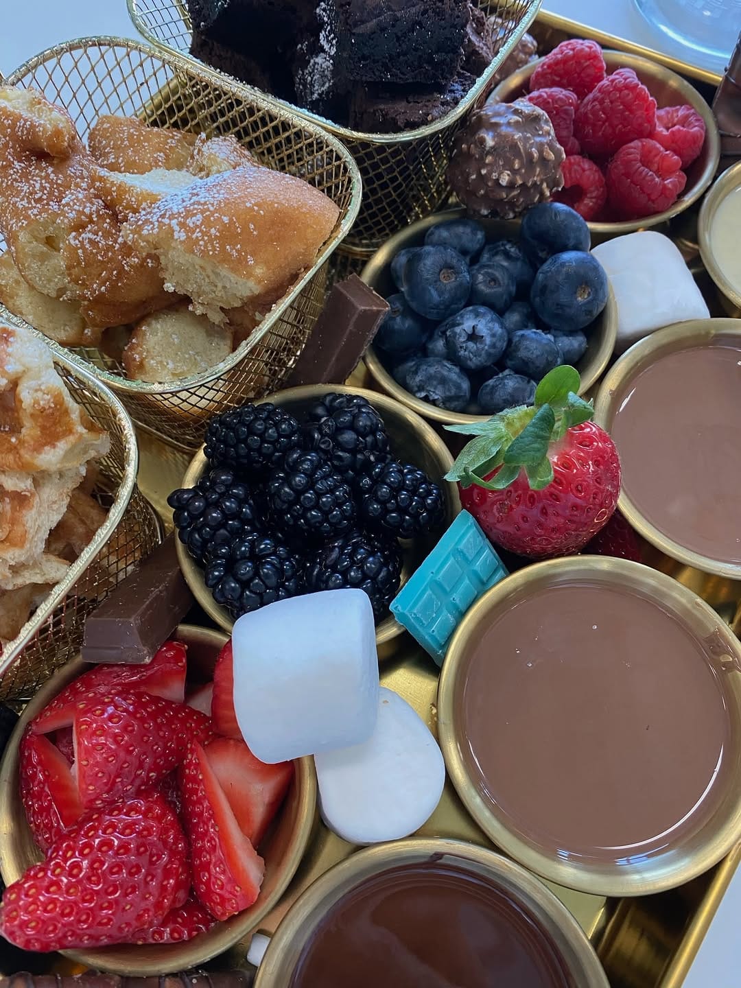 Post 5 by Le Blue resto & desserts on Instagram (carousel)