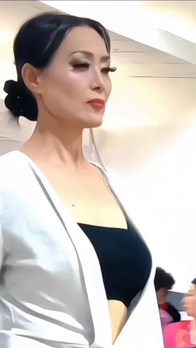 Post 10 by Kathy Wei on Instagram (video)