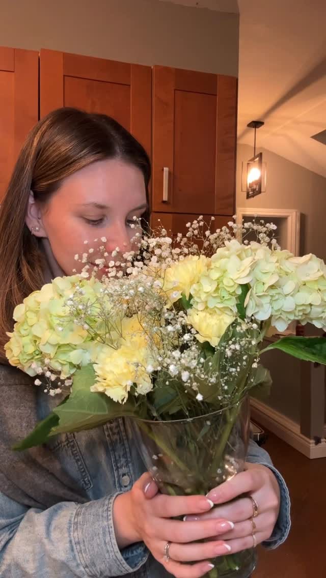 Post 8 by Lindsay | The People’s Influencer on Instagram (video)