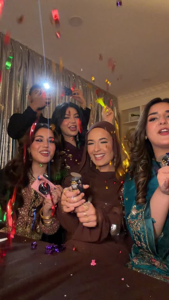Post 7 by Alveena Ali Wattoo on Instagram (video)