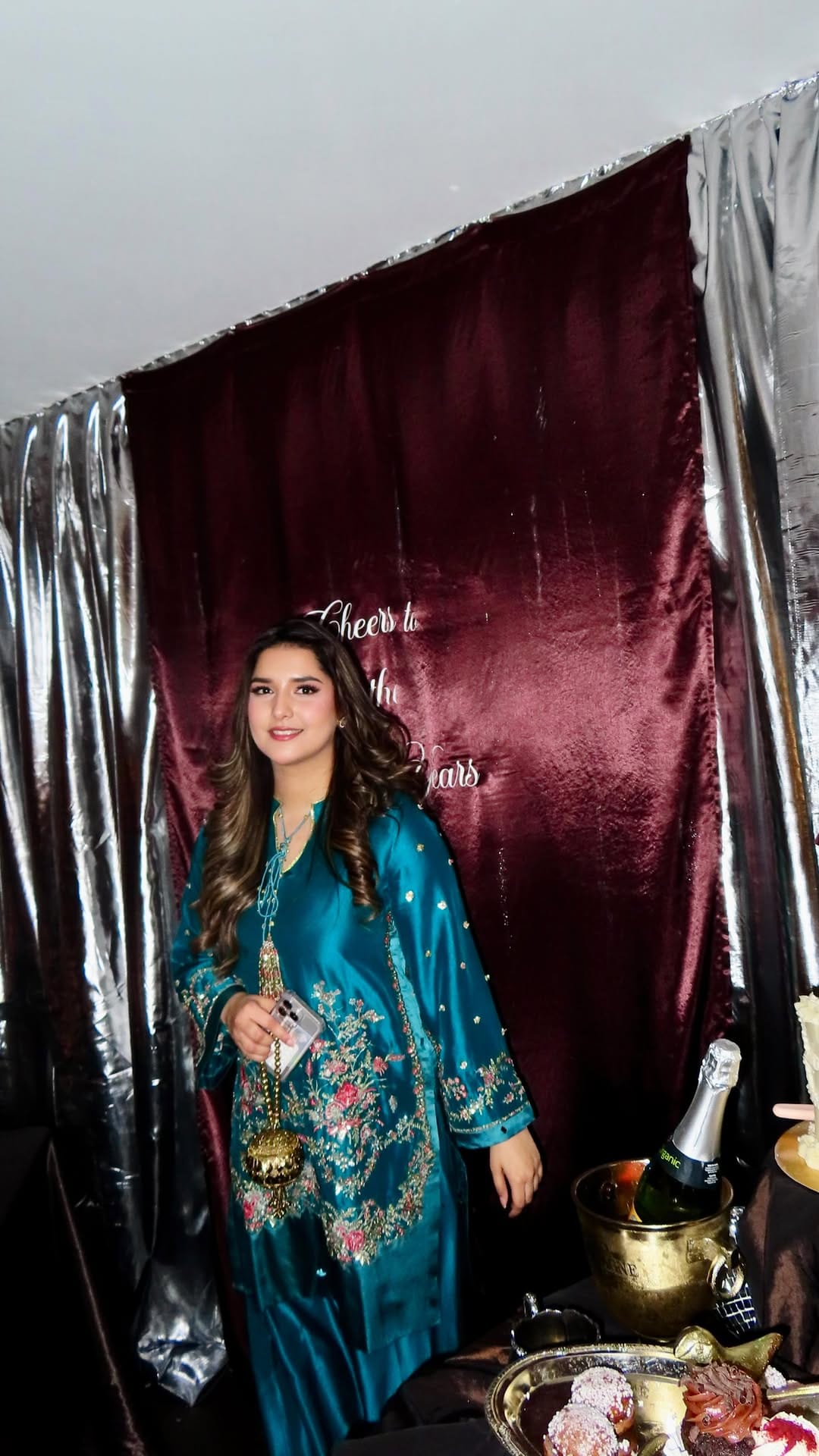 Post 6 by Alveena Ali Wattoo on Instagram (video)
