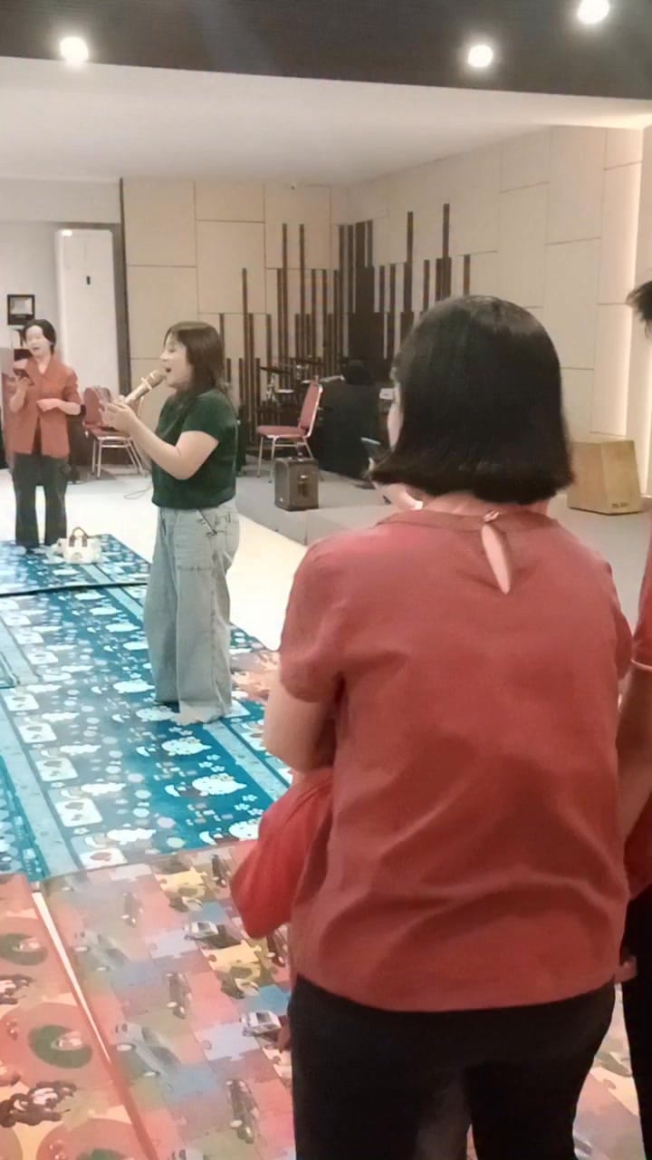 Post 9 by Njo Dona Bella on Instagram (video)