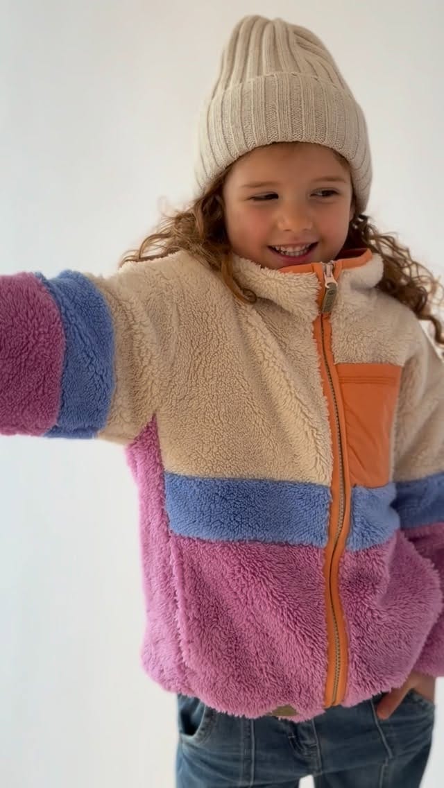 Post 10 by Souris Mini on Instagram (video)