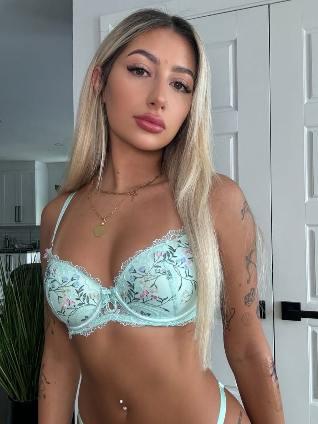 Post 5 by 𝐋𝐈𝐋𝐔𝐍𝐃𝐄𝐑𝐖𝐄𝐀𝐑 on Instagram (carousel)