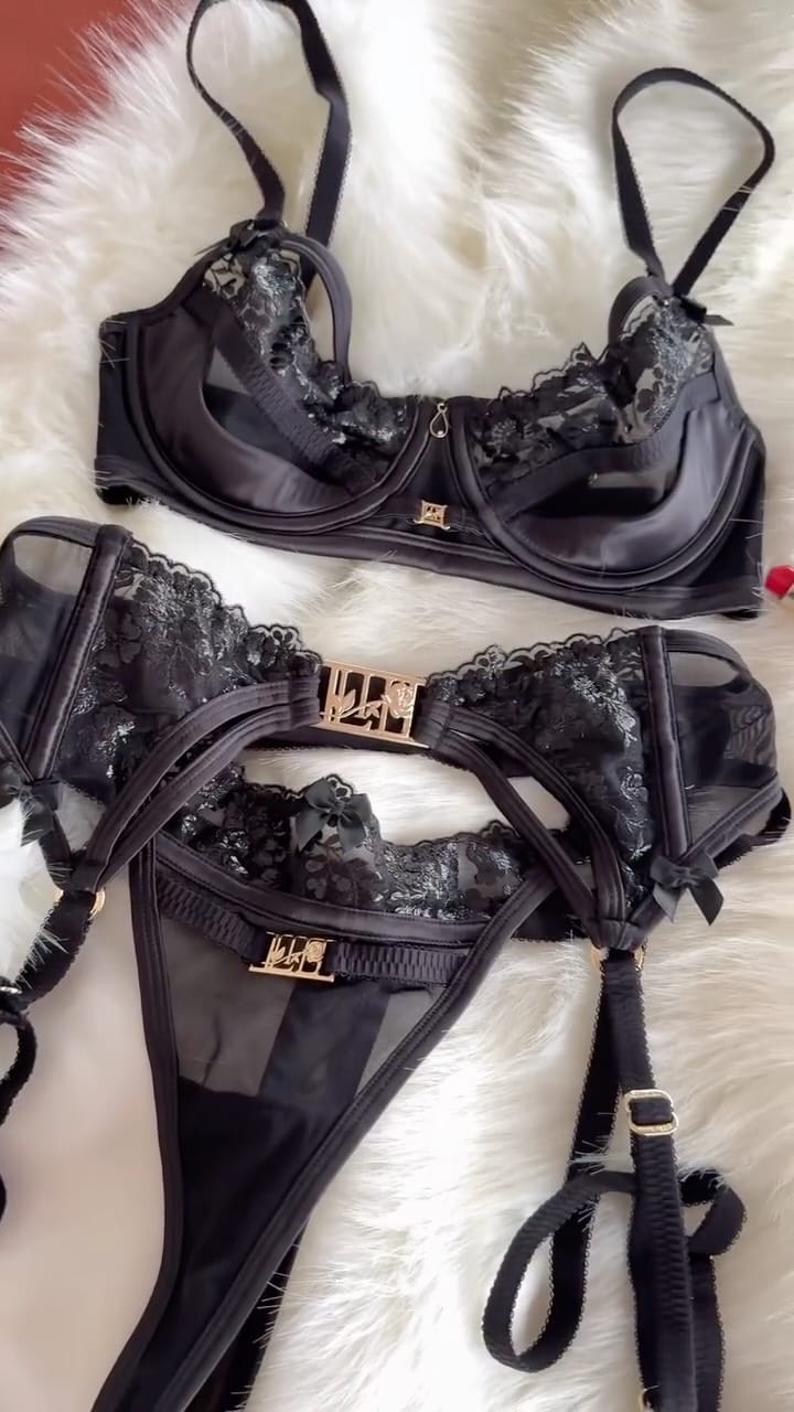 Post 6 by 𝐋𝐈𝐋𝐔𝐍𝐃𝐄𝐑𝐖𝐄𝐀𝐑 on Instagram (video)