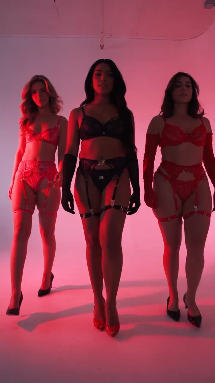 Post 3 by 𝐋𝐈𝐋𝐔𝐍𝐃𝐄𝐑𝐖𝐄𝐀𝐑 on Instagram (video)