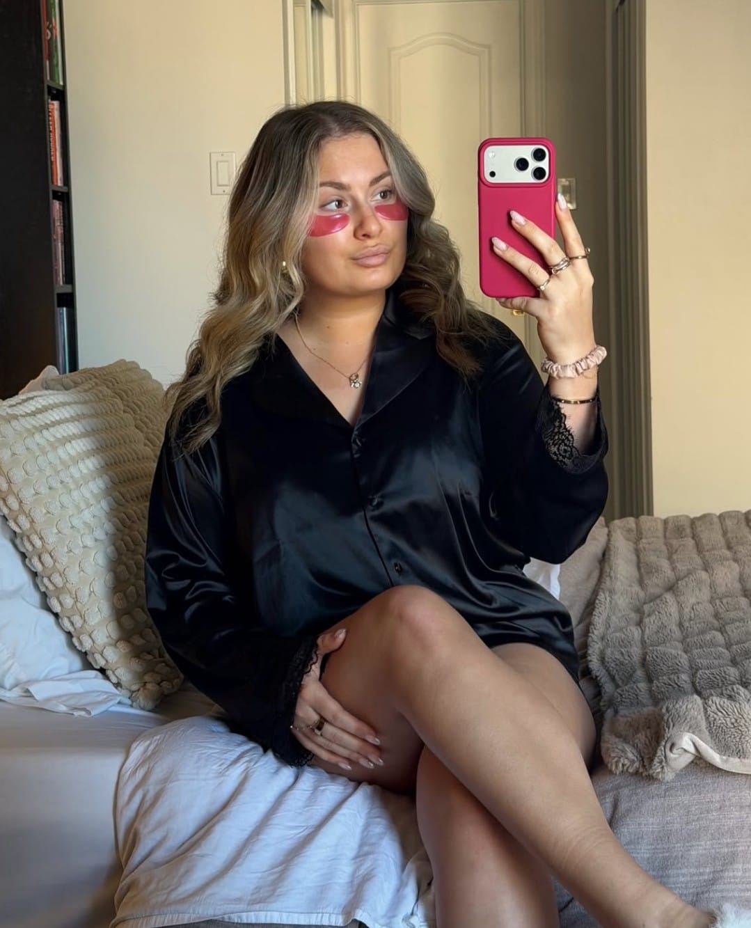 Post 8 by 𝐋𝐈𝐋𝐔𝐍𝐃𝐄𝐑𝐖𝐄𝐀𝐑 on Instagram (carousel)