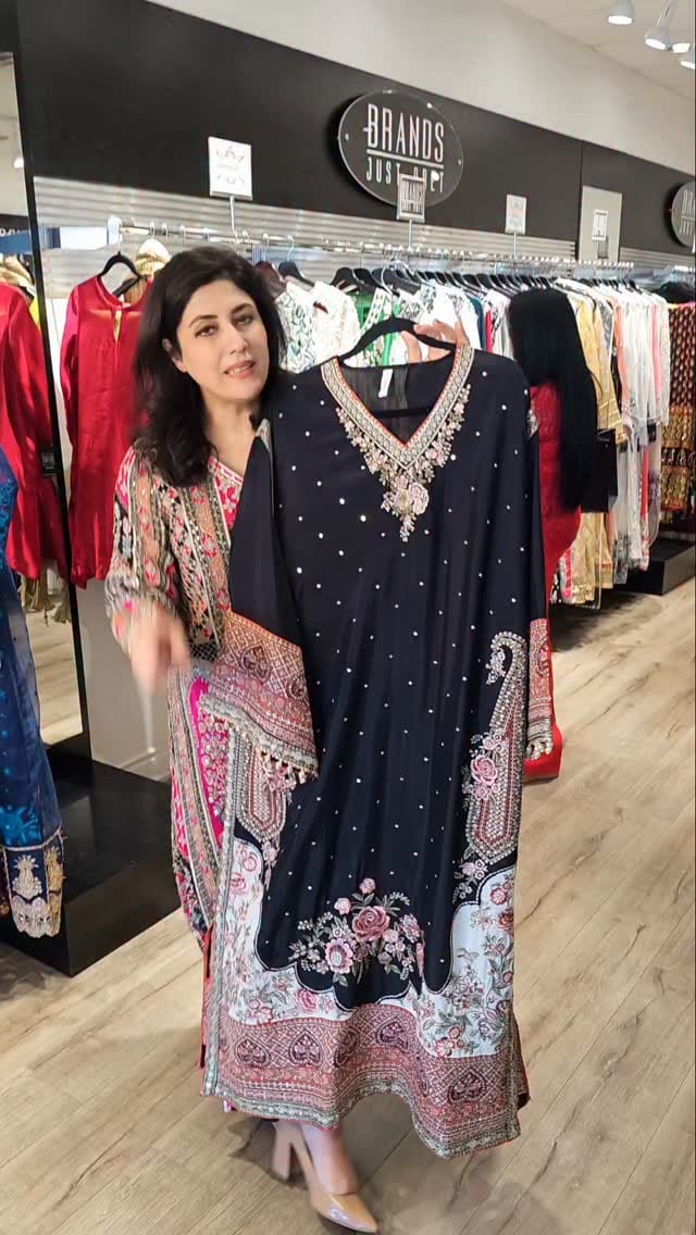 Post 9 by Lubna Ali on Instagram (video)