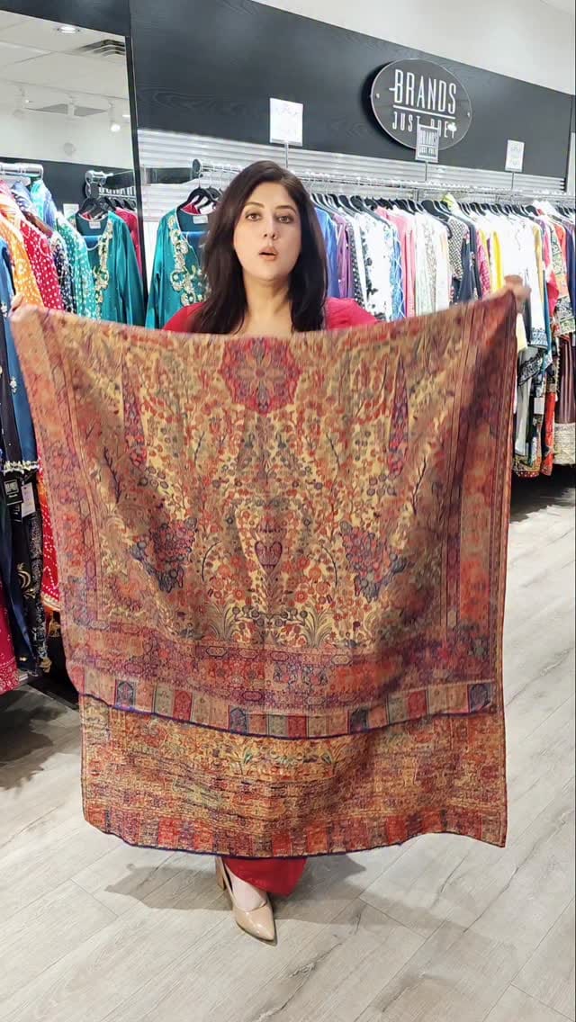 Post 6 by Lubna Ali on Instagram (video)
