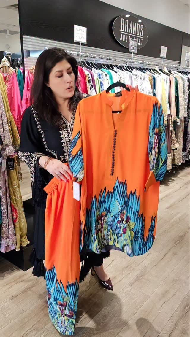 Post 10 by Lubna Ali on Instagram (video)