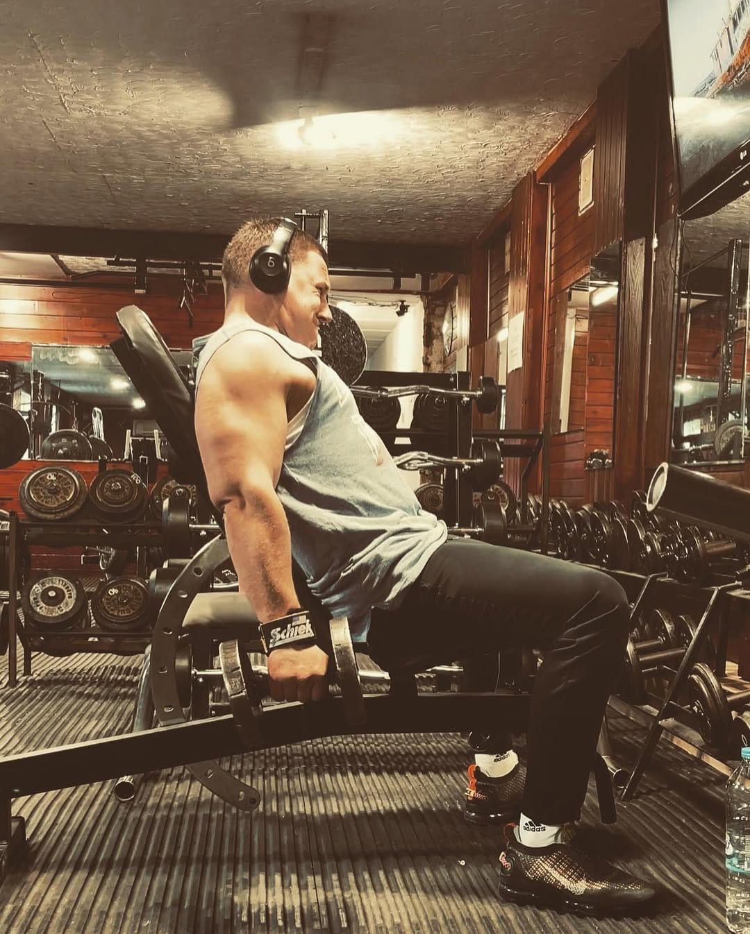 Post 10 by Tomas on Instagram (carousel)