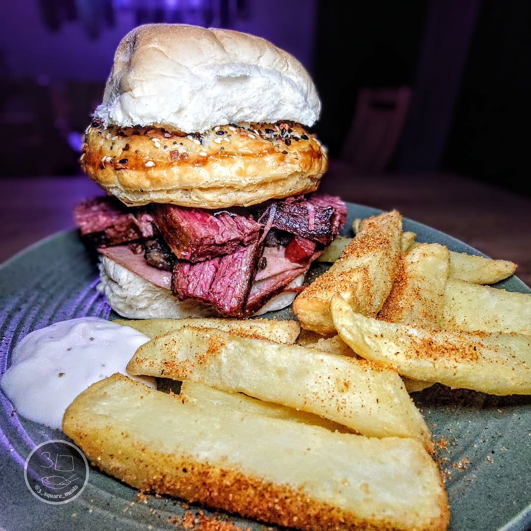 Post 1 by 3 square meals on Instagram (carousel)