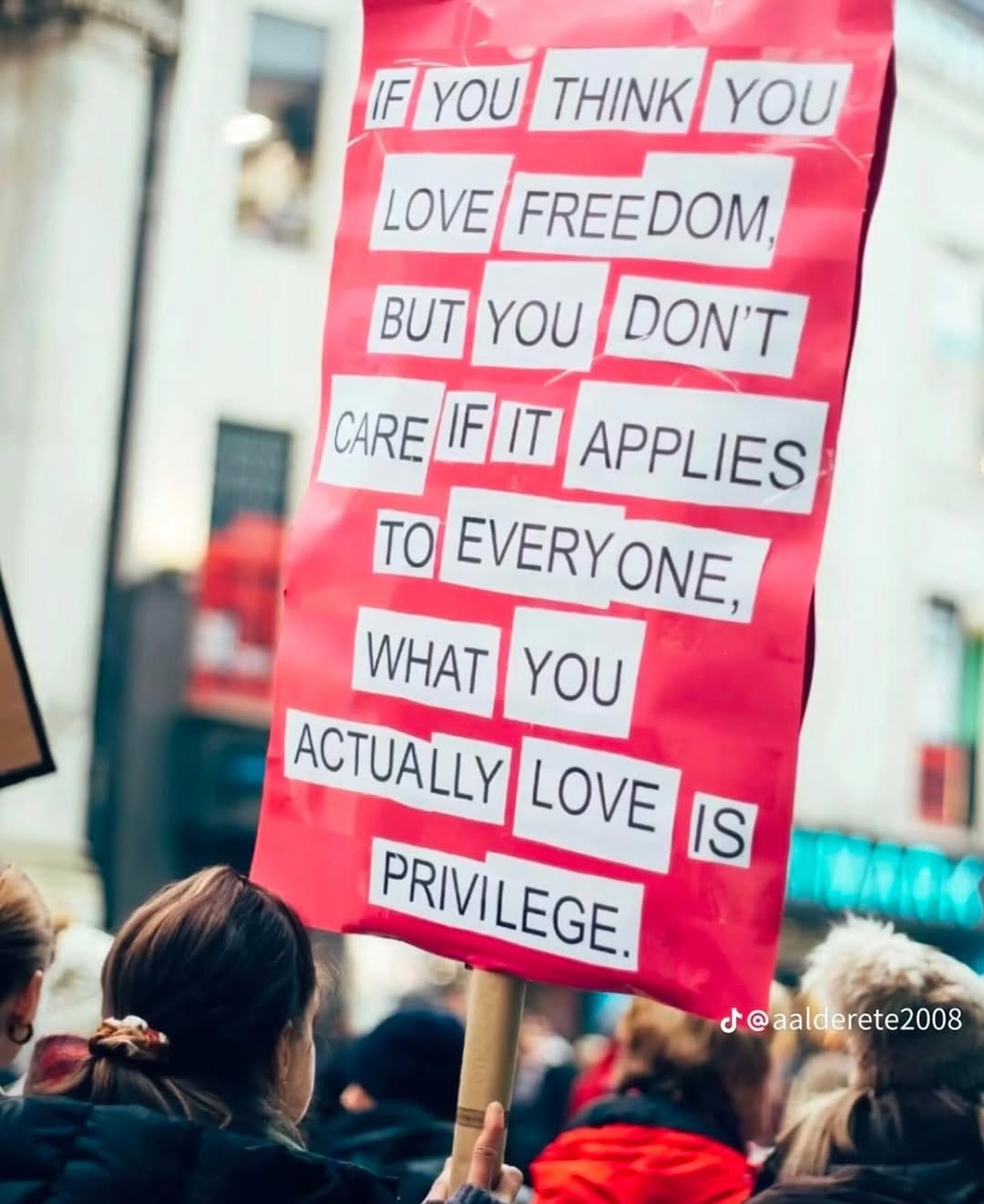 Post 10 by Sinem Er on Instagram (image)